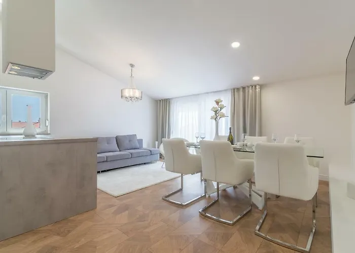 Luxury Piano Apartment